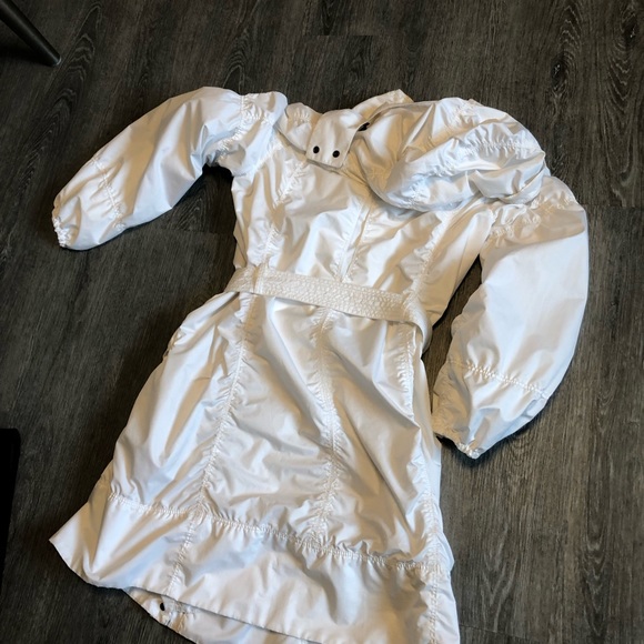 Burberry trench belted coat size 6 white lots of pockets zipper and snap closure - Picture 4 of 4